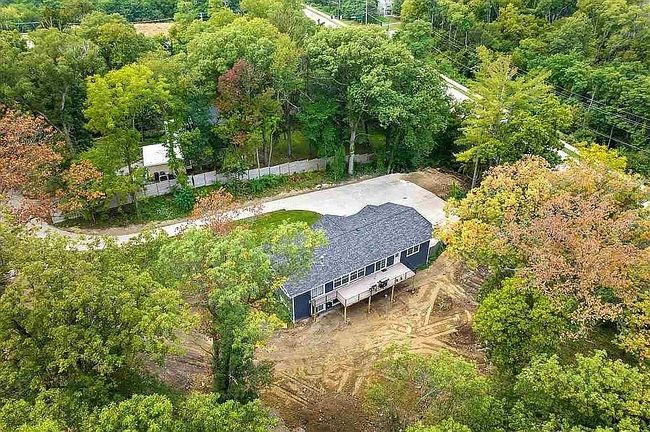 Image of 2040 N Dubuque Rd