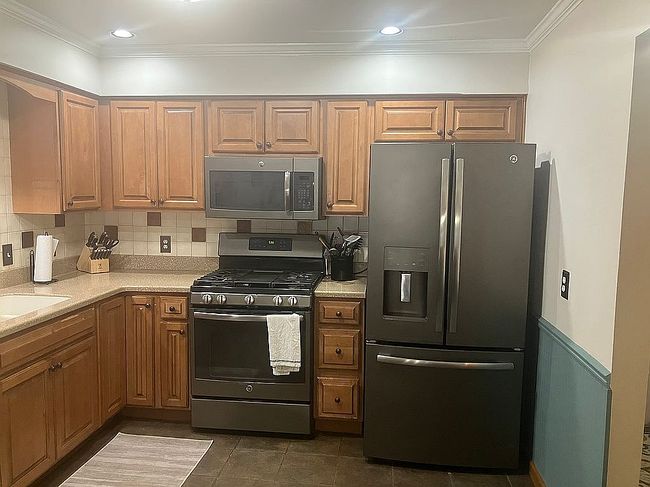 Additional photo 3 of property located at 978 Oak Ridge Cir