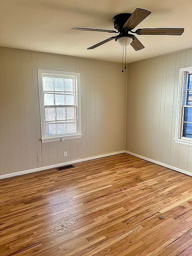 Image of 802 Crescent Dr