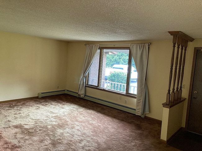 Photo of 30 Tiffany Ln, Lancaster, NY