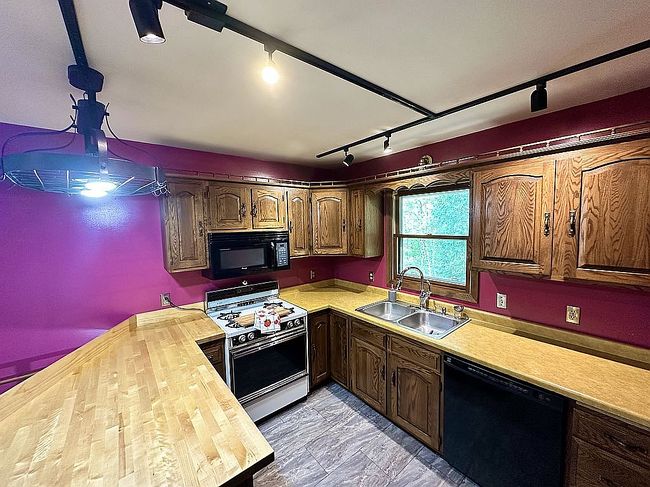 Additional photo 3 of property located at 7097 Stockland Rd