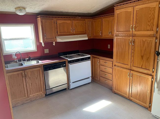 Additional photo 2 of property located at 21 Raasch Rnch