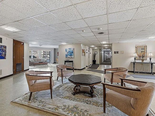 Photo of 5540 Walnut Ave Apt 7B, Downers Grove, IL