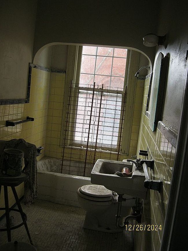 Image of 1023 Broadway St #3