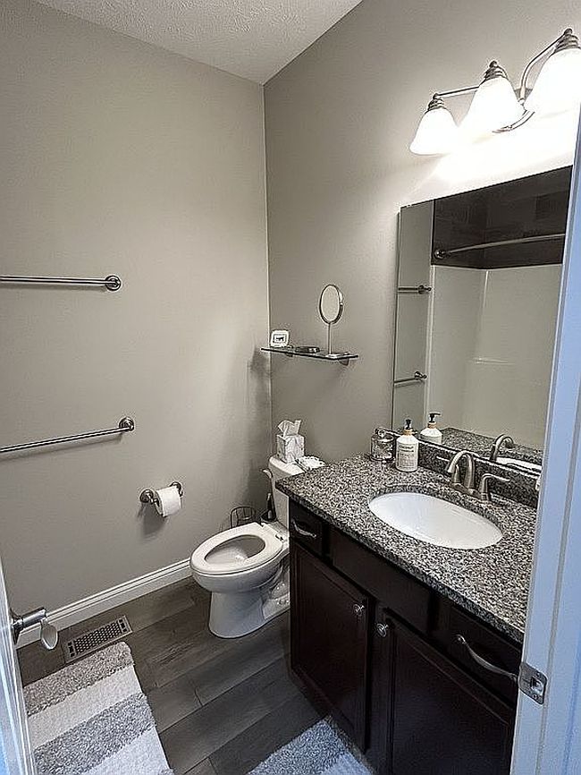 Image of 158 Colonial Ct