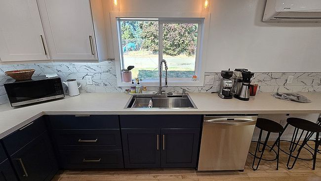 Additional photo 2 of property located at 440 W Cochrane Ct