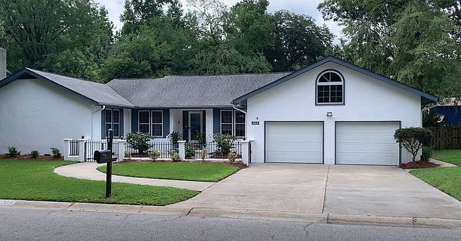 Image of 203 Seven Oaks Ln