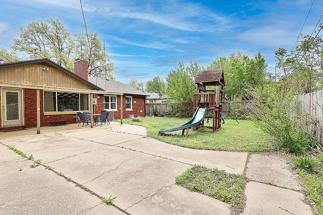 Image of 645 S Courtleigh Dr