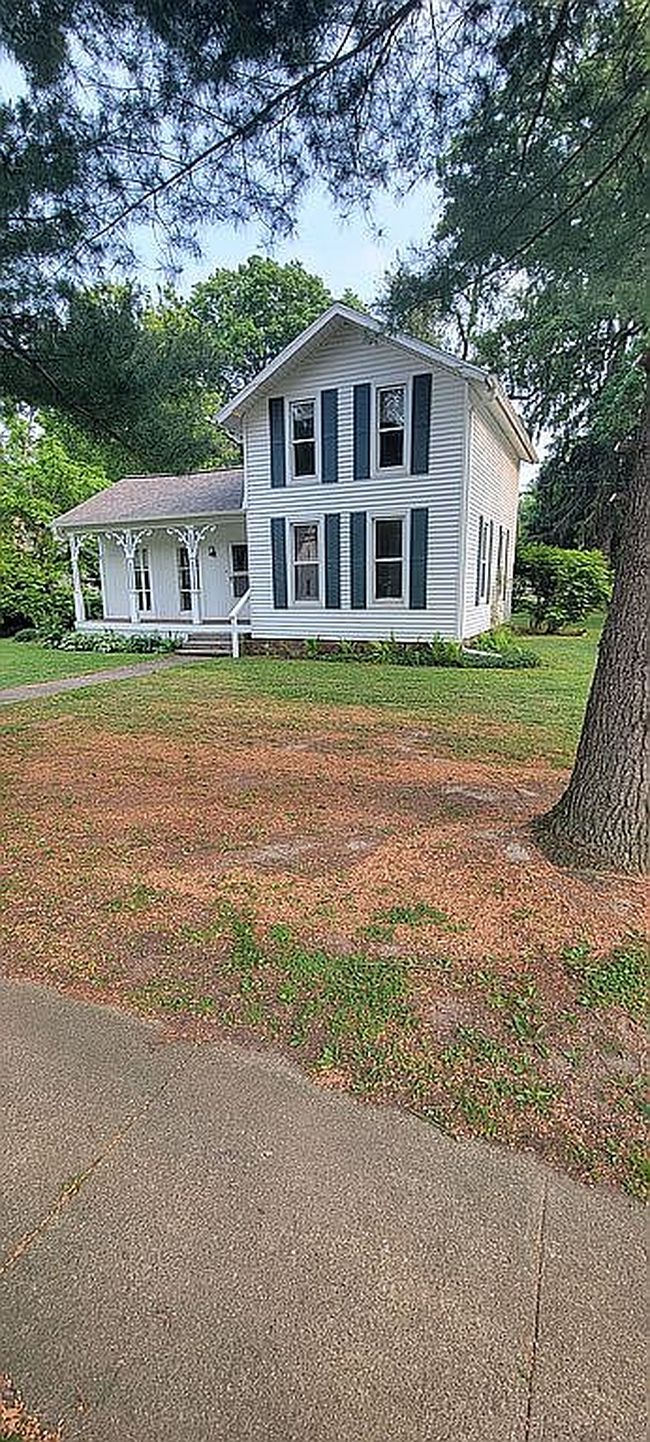 Photo of 301 Hanover St, Concord, MI