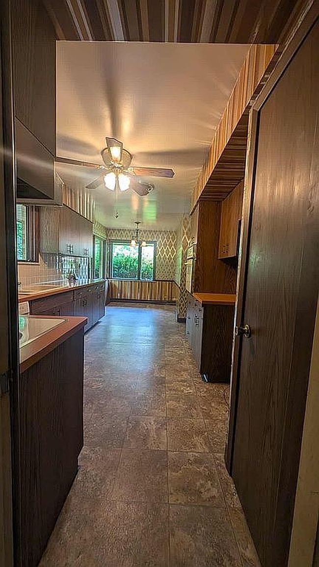Photo of 16496 Park Lane Dr, Strongsville, OH