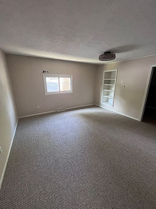 Photo of 328 Beachgrove Dr, Erie, PA