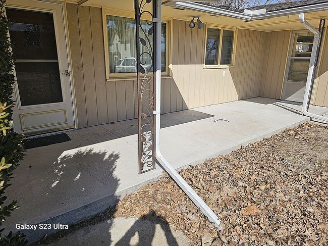 Image of 230 W Evergreen St