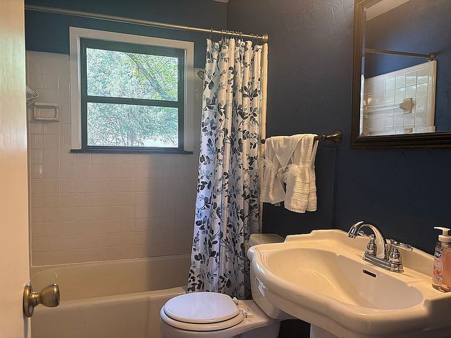 Additional photo 3 of property located at 1515 Linden Dr