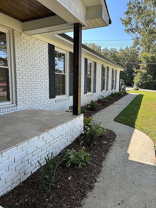 Additional photo 3 of property located at 101 Jones Valley Dr Se