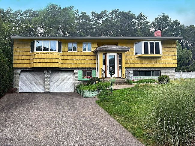 Photo of 22 Fuller St, Dix Hills, NY