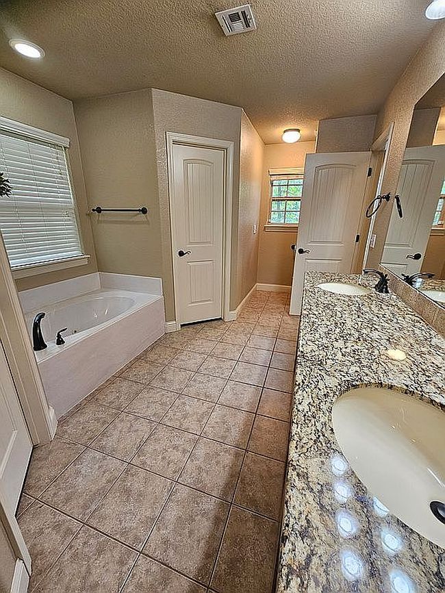 Photo of 10 Reighton Ln, Bella Vista, AR
