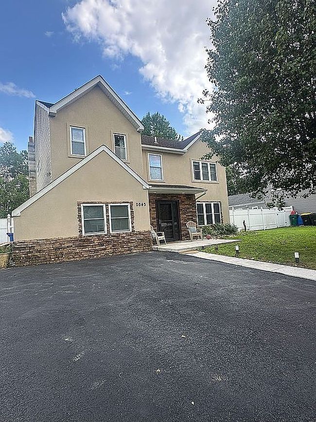 Photo of 2043 Chatham Dr, Bensalem, PA