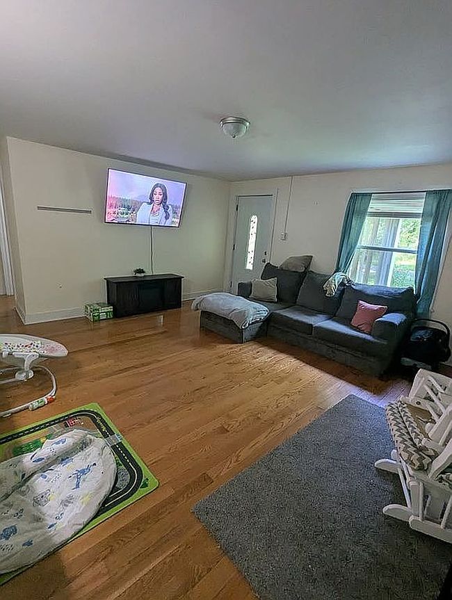 Photo of 271 Bendall Ln, Mathews, VA