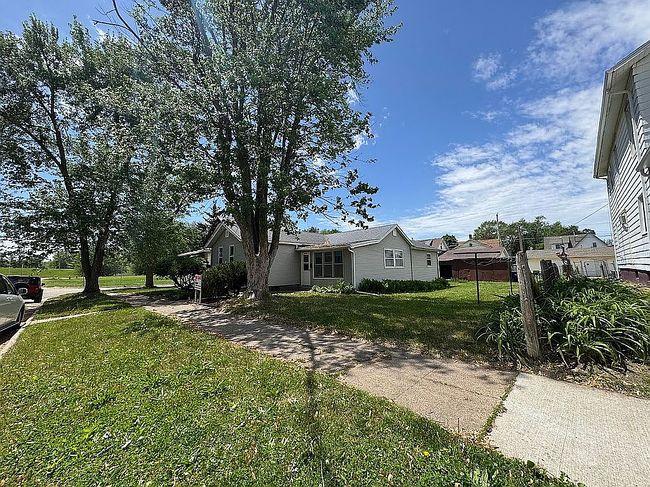 Photo of 2002 Garfield St, Clinton, IA