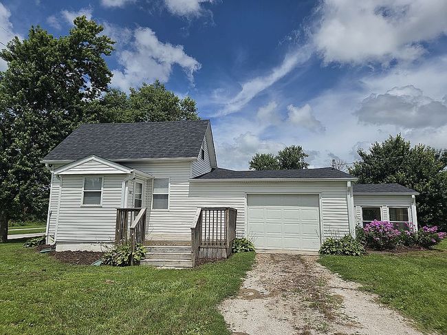 Photo of 307 W Railway St, Huxley, IA