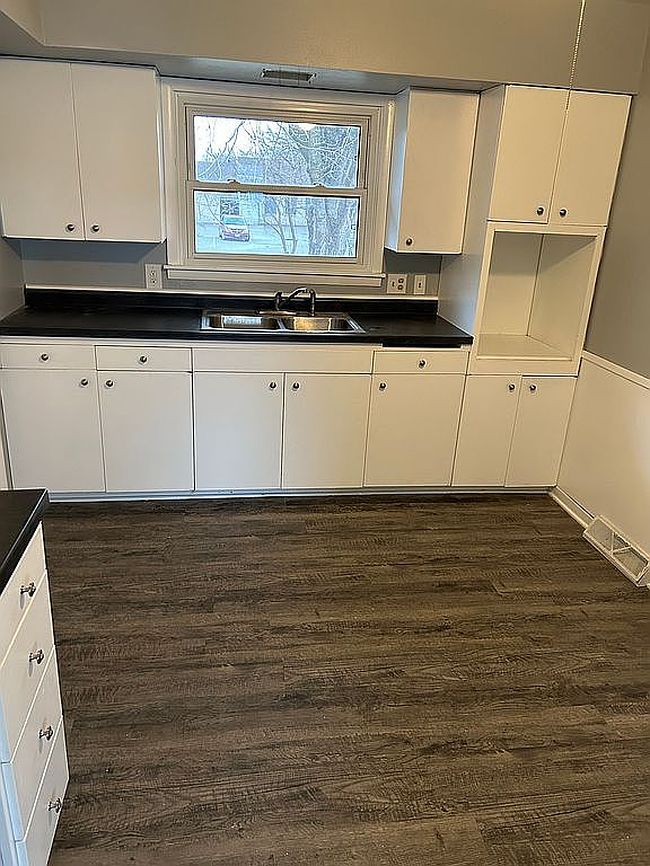 Image of 803 8th St