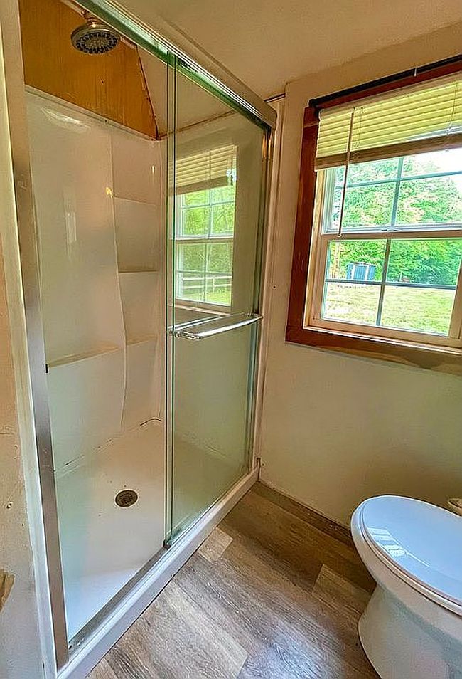 Image of 890 Silver Ridge Rd