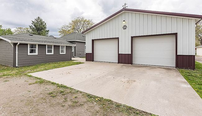 Image of 323 E Manning Ave