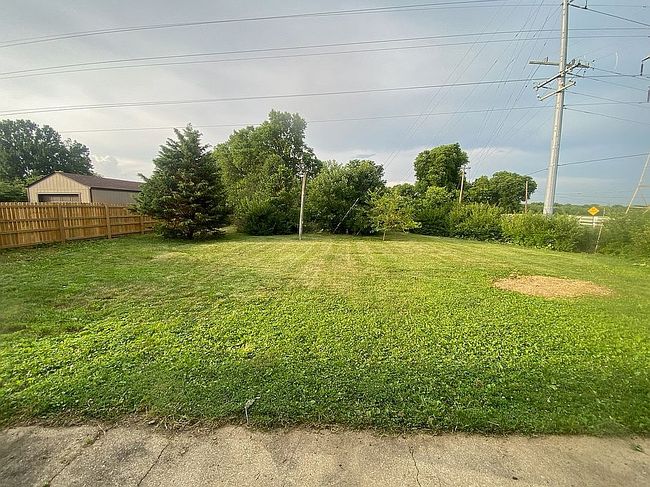 Photo of 506 E Aberdeen Dr, Trenton, OH