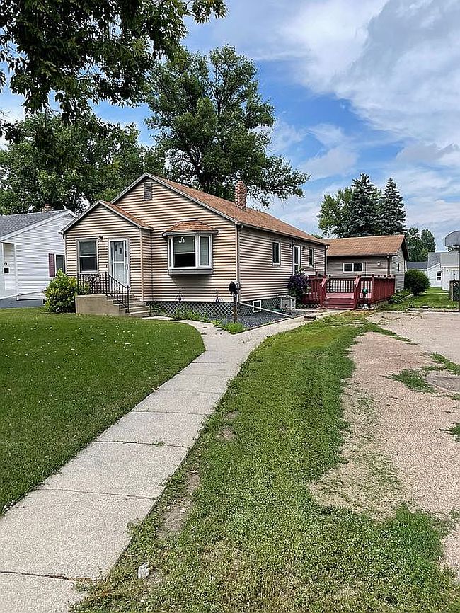 Photo of 510 10th St Nw, East Grand Forks, MN