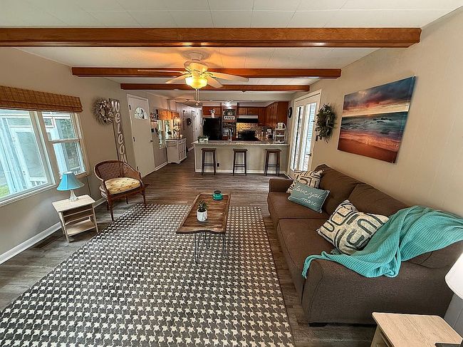 Image of 305 Lakeshore Dr