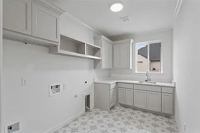 Photo of 1064 Tobey Ct, Aledo, TX