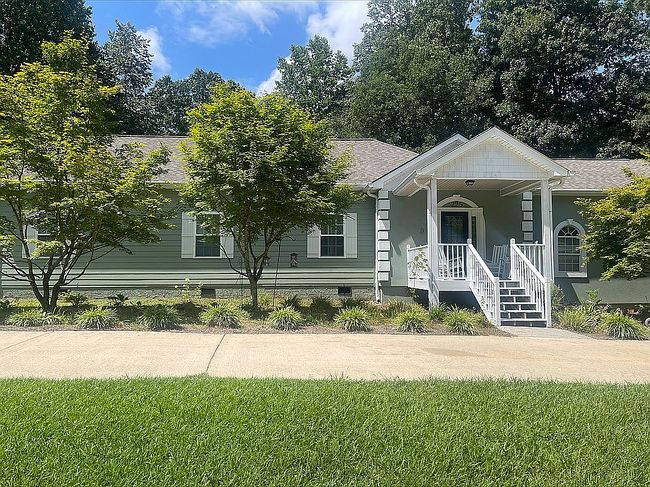 Photo of 225 Meadowcliff Trl, Carrollton, GA