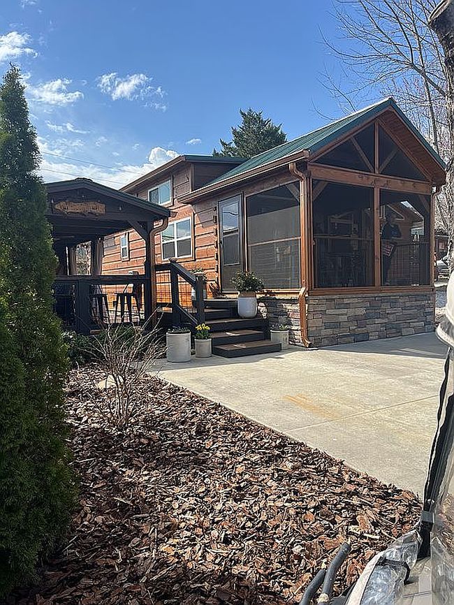 Image of 176 Falls View Dr