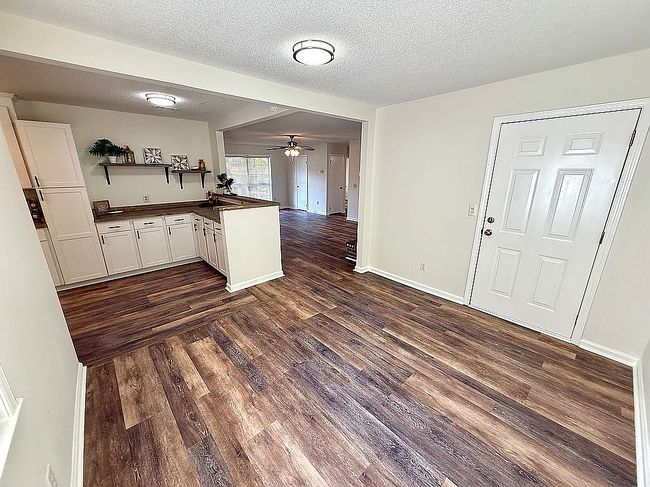 Image of 2419 Creekwood Dr