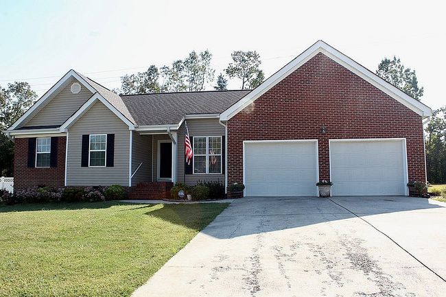 Photo of 244 Gladstone Dr