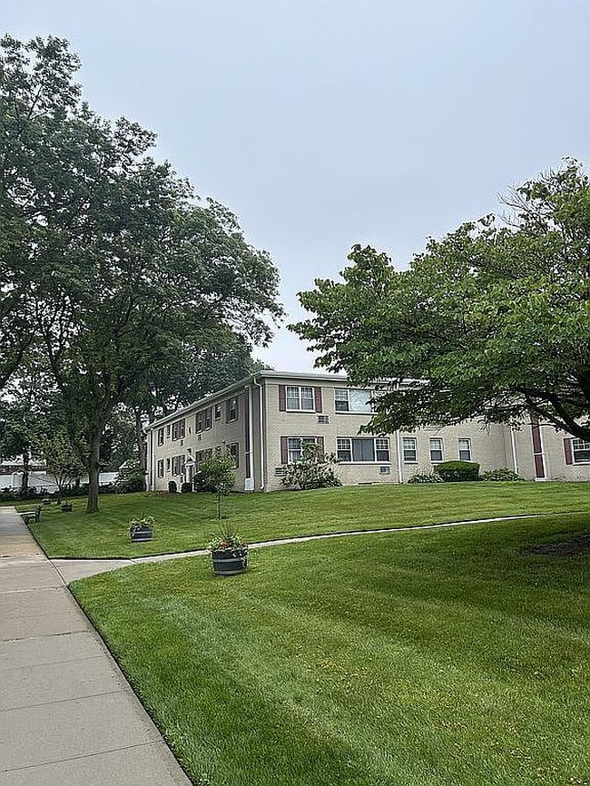 Photo of 324 Post Ave Apt 5J, Westbury, NY