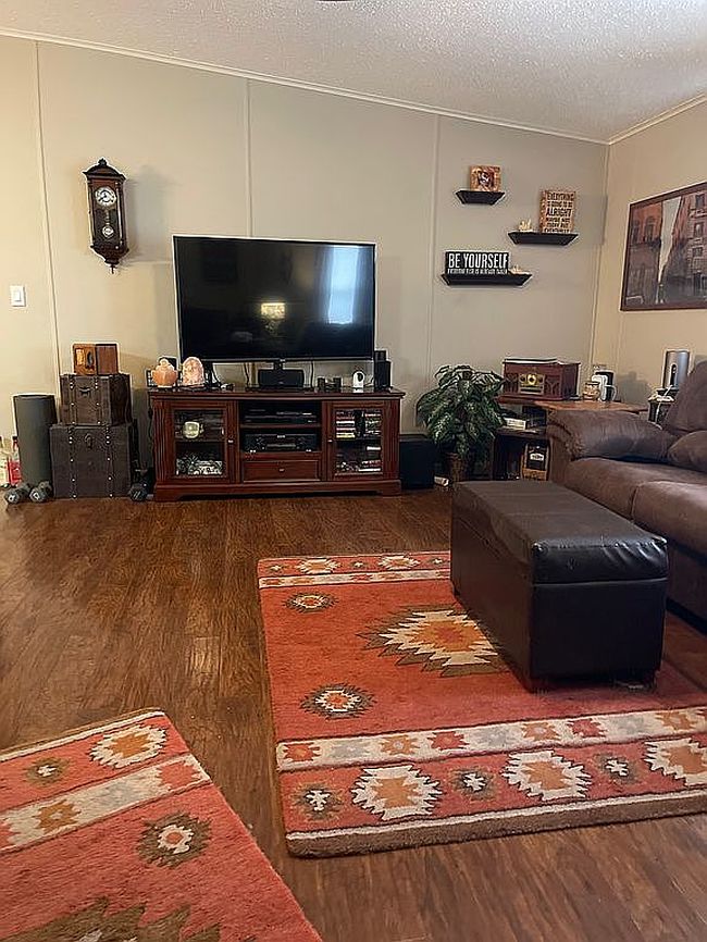 Image of 402 Caboose Ln