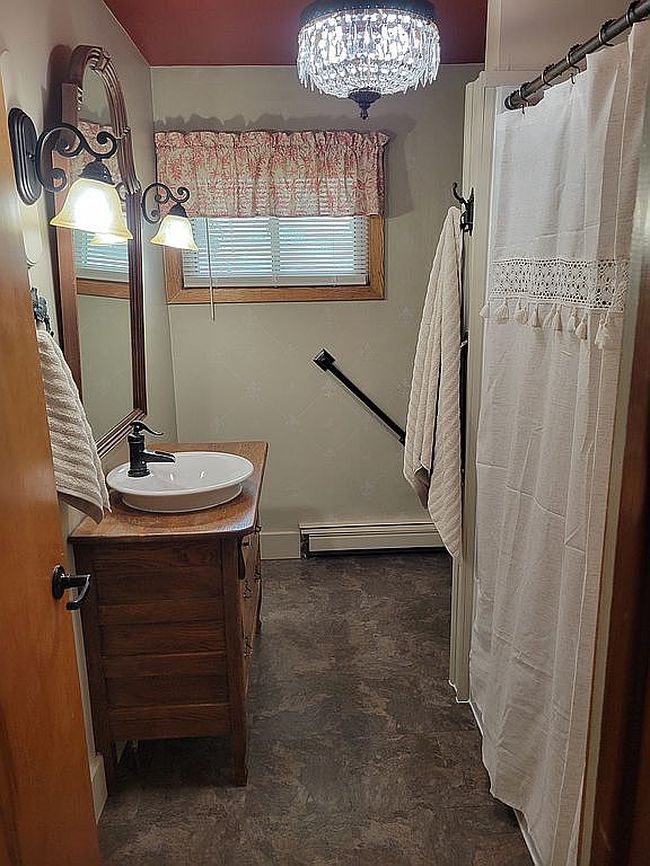 Photo of 215 E Chestnut St, Breckenridge, MI