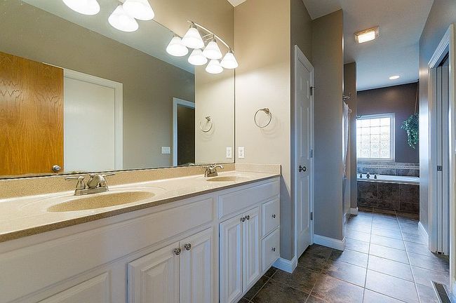 Photo of 1450 Hunters Field Ln, Marion, IA