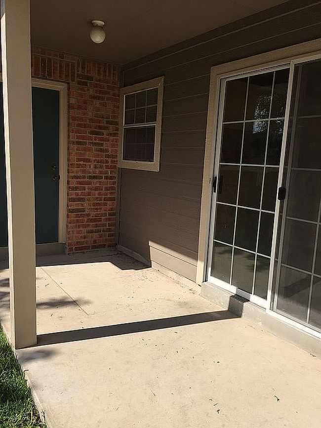 Photo of 131 Chapel Hill Cir, San Antonio, TX
