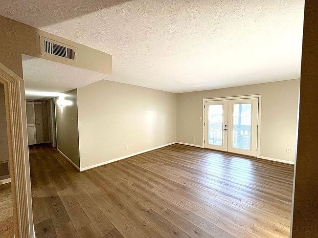 Additional photo 3 of property located at 1015 Woodland Vlg #1015