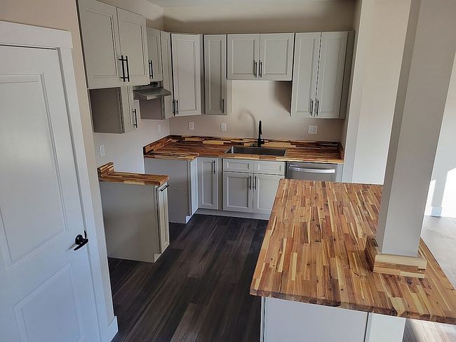 Image of 757 S Comstock Ave