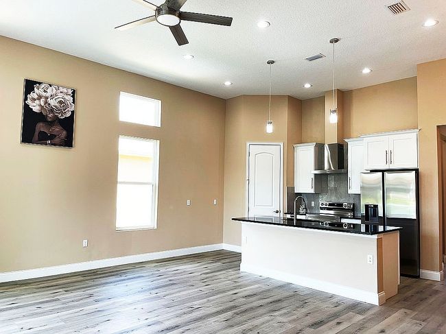 Image of 11 Cunningham Ln