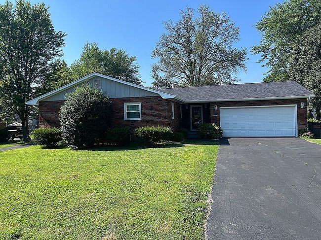Photo of 1401 Chestnut St, Greenville, IL
