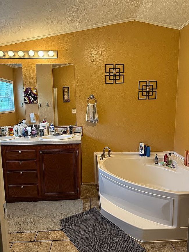 Photo of 171 Honeysuckle Ln, Burke, TX
