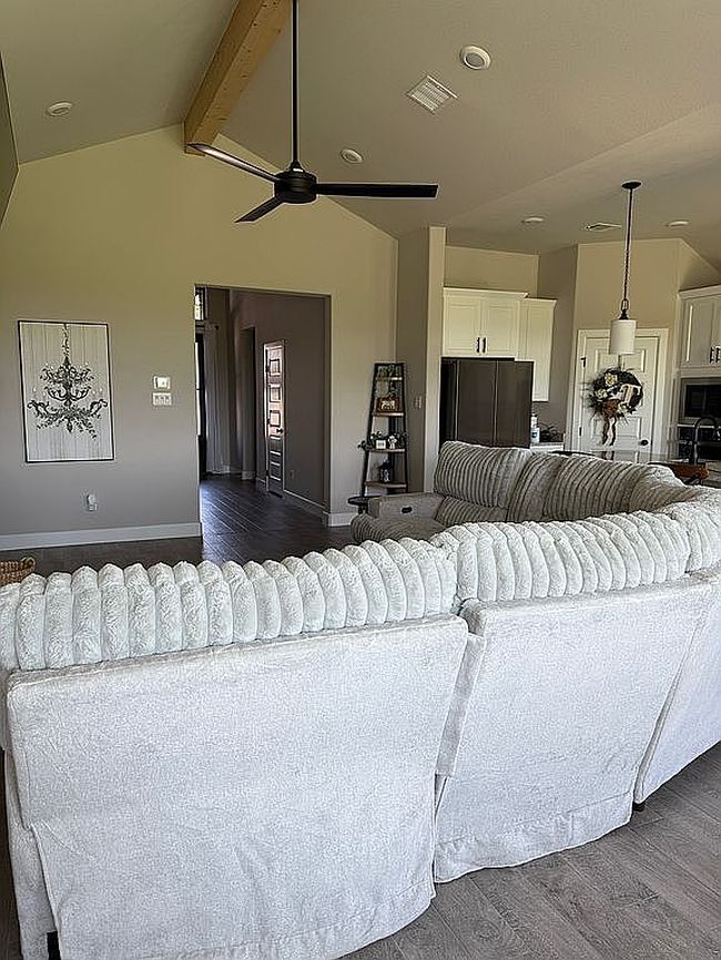 Photo of 605 Eagle Bend Ln, Burleson, TX