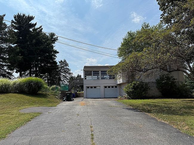 Photo of 2400 Ramblewood Rd, York, PA