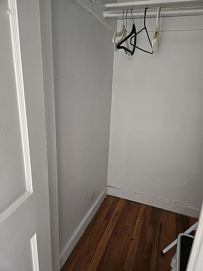 Photo of 129 Roslyn St, Hartford, CT