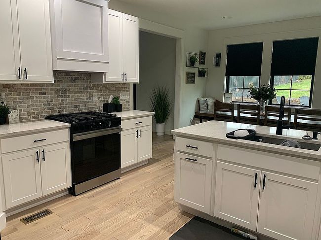 Additional photo 3 of property located at 148 Meadow View Dr