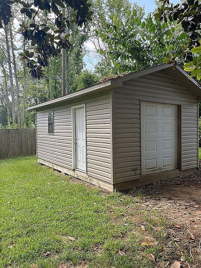Photo of 828 Windsor Rd, Grenada, MS